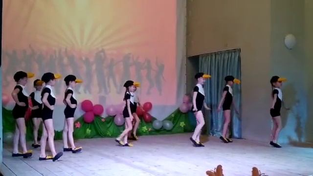 Хореографический ансамбль "АзАрт"- танец Пингвинята" смотреть онлайн