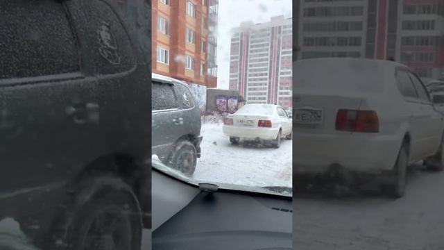 Жилая зона, её опасность ⚠️ 20-км/час!!! смотреть онлайн