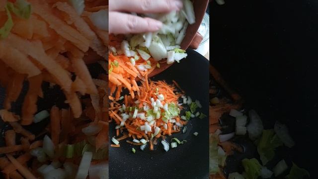 Летний суп из щавеля и шпината. Рецепт в комментариях  #shorts