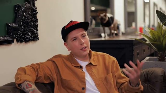 Erika Danilos | Licensed Barber | Head Space Barber in Downers Grove, Illinois смотреть онлайн