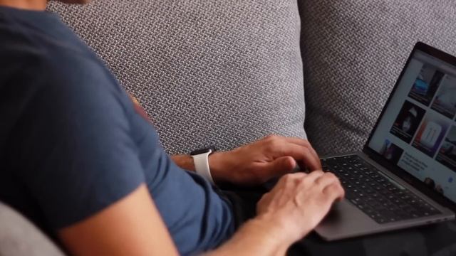 Recenze MacBook Pro s Touch Bar (2017): nejednoznačný šampion смотреть онлайн