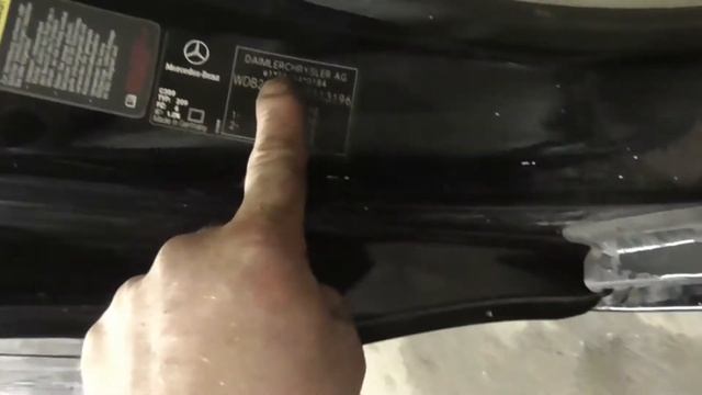 Где табличка с кодом краски мерседес CLK . 2004 г.в. код ( С359 ). смотреть онлайн