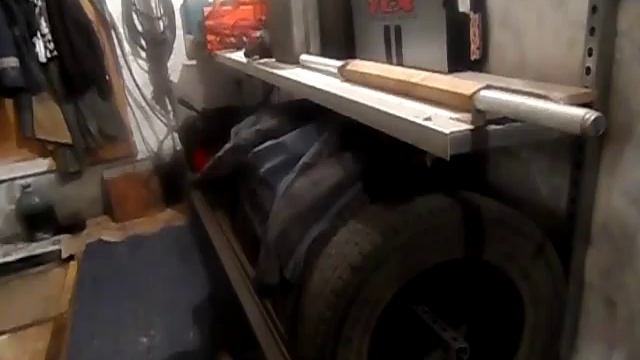 Мой Гараж Полка под колеса ( не доделан подвес под диски ) смотреть онлайн
