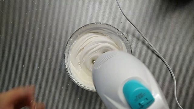 Как легко украсить торт// How easy it is to decorate the cake смотреть онлайн