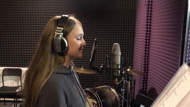 На берегу неба (cover by Д. Билан) - София Усачёва, 12 лет смотреть онлайн