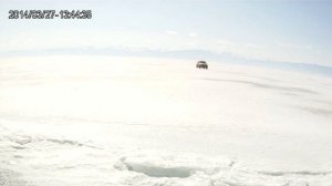 ПРЫЖОК НА МАШИНЕ ЧЕРЕЗ ТРЕЩИНУ НА БАЙКАЛЕ