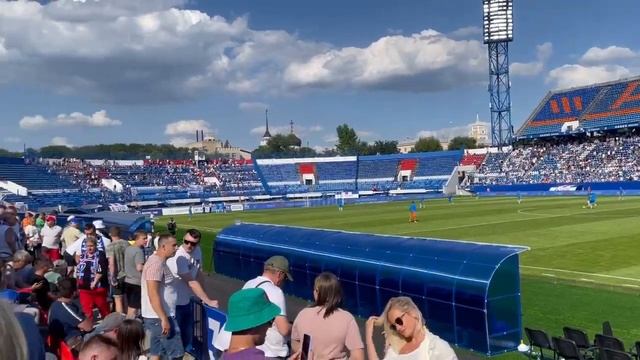 Дочь Юрия Хоя, ходит на матчи Факела Воронеж! Песни Сектор Газа, стали гимном Факела. смотреть онлайн