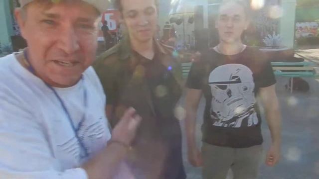В Зелёный съезжаются музыканты. Вот появилась рок-группа "Брат Фидель" смотреть онлайн