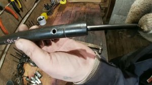 Что делать, если газовый упор не держит дверь багажника: Бюджетный вариант.