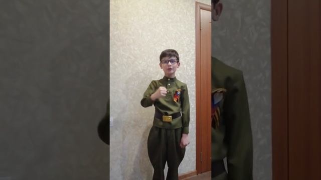 Ойзерович Дмитрий (8 лет) читает стихотворение "Рассказ танкиста" (автор А. Твардовский) смотреть онлайн