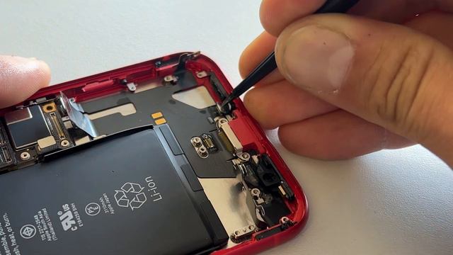 Замена разъема How to Replace the Charging Port on an iPhone 11 - Step-by-Step Guide смотреть онлайн