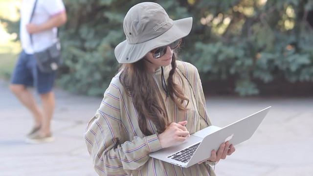 4. Анна Пилипюк «Модернізм за Д. Келлером Реалізм за М. Ліфшицем»(Upper Layers of Earth Conference смотреть онлайн