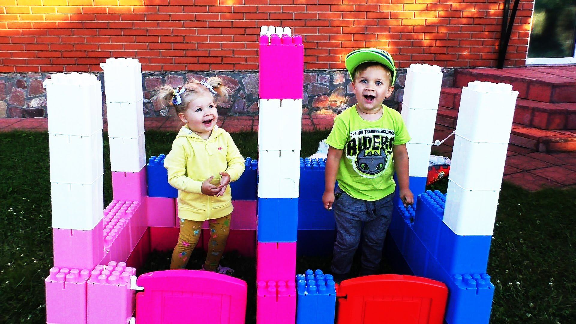 ✿ Соединяем ЗАМОК ПРИНЦЕССЫ и ПРИНЦА Игры Для Девочек и Мальчиков Mega Bloks Castle Princess Disney смотреть онлайн