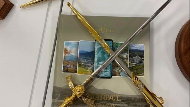 Работы златоустовских мастеров-оружейников представили на ВДНХ в Москве смотреть онлайн