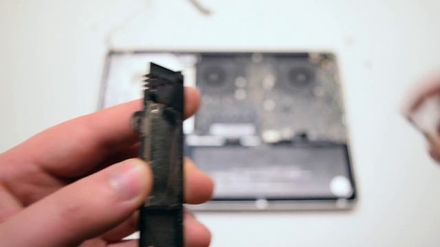 2010 Macbook Pro 15" A1286 WiFi and Bluetooth Card Replacement смотреть онлайн