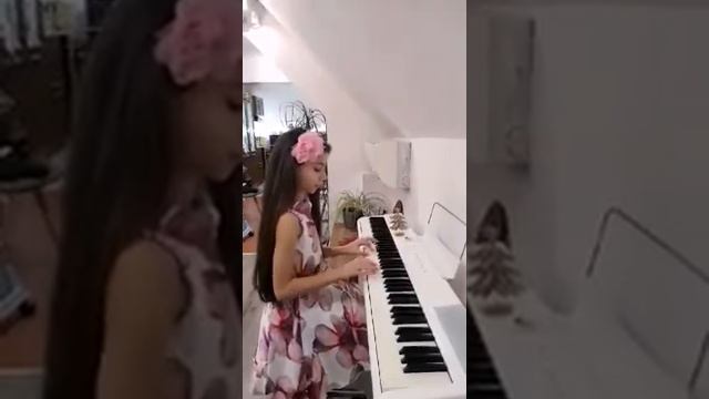Виктория Гочева Немска песен от Чайковски Кампарсита танго и Пиеса от Григ смотреть онлайн