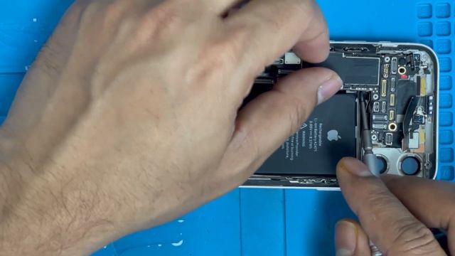 How To Fix Your Water Damaged iPhone 12 Mini смотреть онлайн