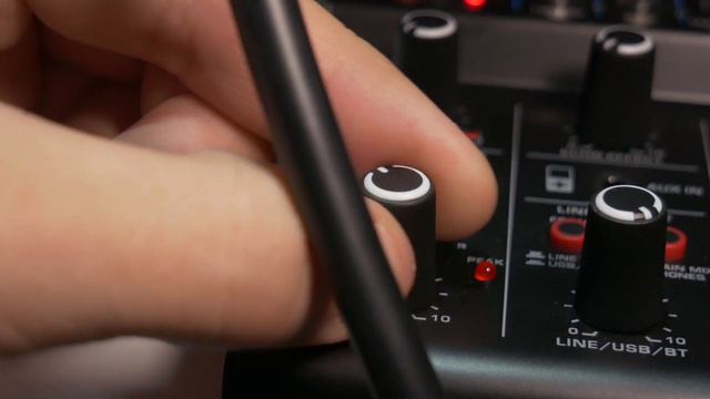 Pyle (PAD33MXUBT) Compact BT DJ Mixer Interface Unboxing & Test! (Shure MV7 as test mic) смотреть онлайн