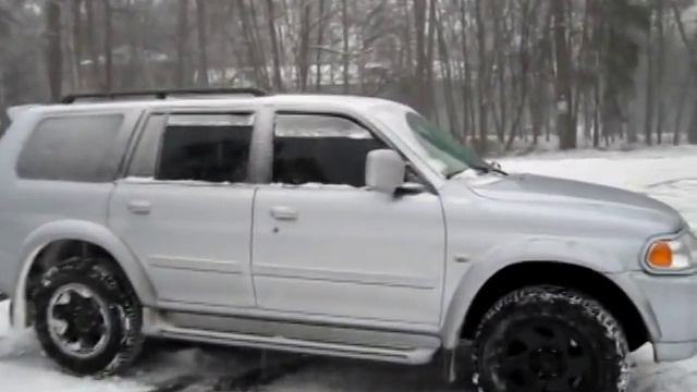 Subaru Outback & Pajero Sport snow drift смотреть онлайн