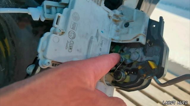La porte de ma Audi A3 ne s'ouvre plus ?, je démonte et répare ?? смотреть онлайн