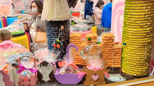 Магазин сладостей в Доме Зингера на Невском проспекте в Санкт-Петербурге... смотреть онлайн