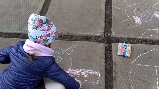 На улице рисуем мелками смотреть онлайн