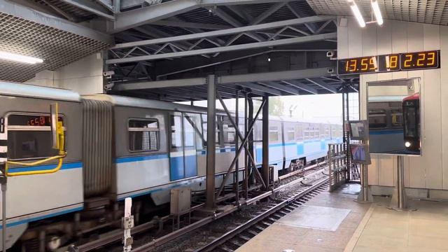 Перегонка состава типа 81-740/741.1 «Русич» по станции «Технопарк» смотреть онлайн