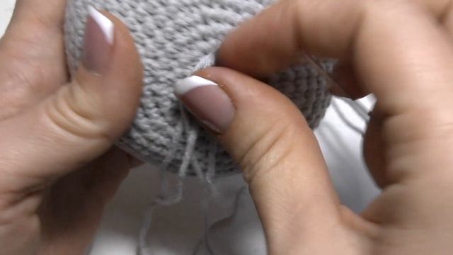 Амигуруми Мышка игрушка на елку шар на елку мышь часть 2 // Мастер класс смотреть онлайн