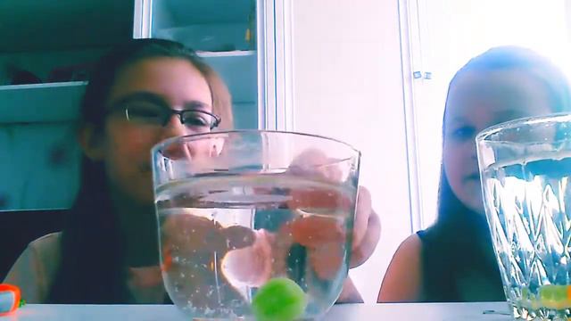 ЧТО БУДЕТ ЕСЛИ ДОБАВИТЬ РАЗНЫЕ КОНФЕТЫ В ВОДУ|FRENDS SHOW| смотреть онлайн