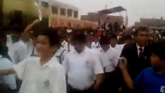 Karlita desfilando con Santo Toribio смотреть онлайн