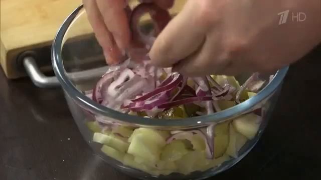 Салат с консервированной горбушей. Вкусные советы. 1.12.2015 смотреть онлайн