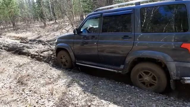 18+. И всё-таки кто сильнее, УАЗ Патриот или..... смотреть онлайн