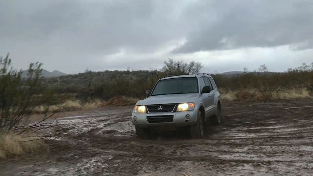 donuts in 2005 Mitsubishi Montero смотреть онлайн