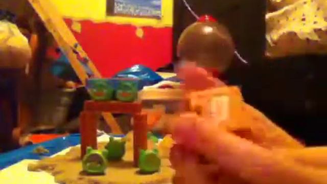 Angry birds toys in kinetic sand! смотреть онлайн