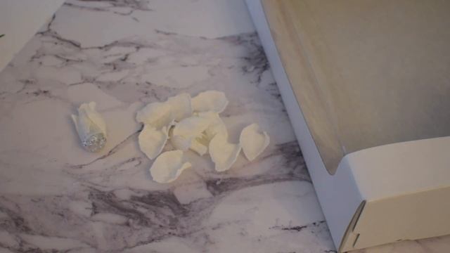 украшаем коробку цветами из гофрированной бумаги) смотреть онлайн