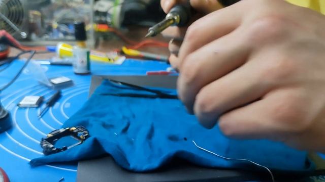 Не нажимается кнопка? Не заряжается? Ремонт смарт-часов SAMSUNG Gear. Поломки у всех одни???! смотреть онлайн