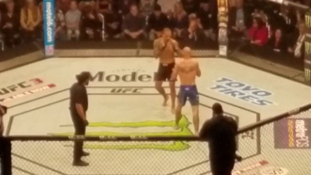 Donald Cerrone knocks out Yancy Medeiros LIVE FOOTAGE | UFC Fight Night 126 смотреть онлайн
