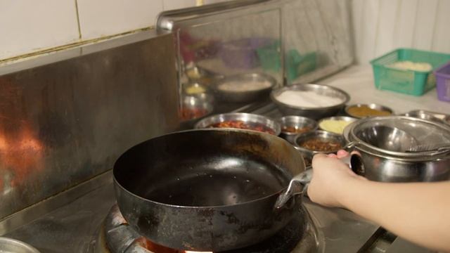 Дунганская кухня удивила гигантскими порциями | Дапанджи, мушуру, суп мампар, фунчеза | Кафе "Ихлас смотреть онлайн