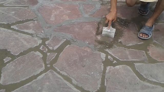 Затирка швов плитняка. Как заполнять швы между камнями раствором ?