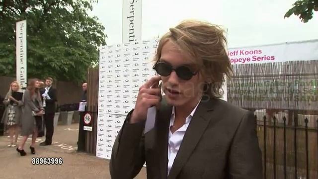 Jamie Campbell Bower Serpentine Gallery Interview смотреть онлайн