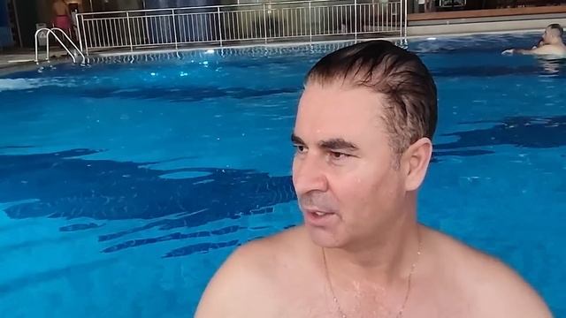 ЗАБЛУДИЛСЯ В СПА! СЫН ЗАСТАВИЛ ПЛАВАТЬ НА УЛИЦЕ В НОЯБРЕ #влог Titanic 5* Mardan Palace Турция смотреть онлайн