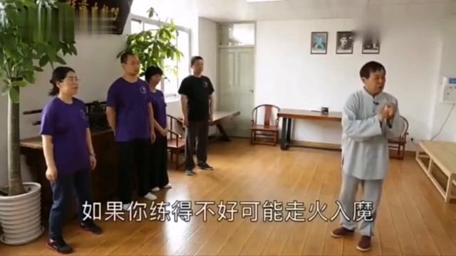 69 летний Мастер Тай-цзи в грубой форме, вызвал на бой бойца ММА!) Пред история! смотреть онлайн