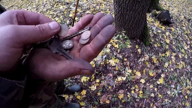ВИДЕО - КОП МОНЕТ! ВСТРЕЧА С КАМРАДАМИ, ТРИ МОНЕТЫ ВМЕСТЕ, МАЛЕНЬКИЙ ЗМЕЙ, ПОЧИСТИЛ НАХОДКИ. смотреть онлайн