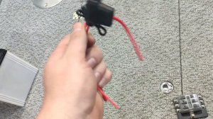 СТАВИМ И ПОДКЛЮЧАЕМ СЕРВИСНЫЙ АККУМУЛЯТОР В ЛОДКУ