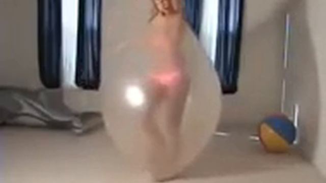 Няшка в шаре застрявашка смотреть онлайн