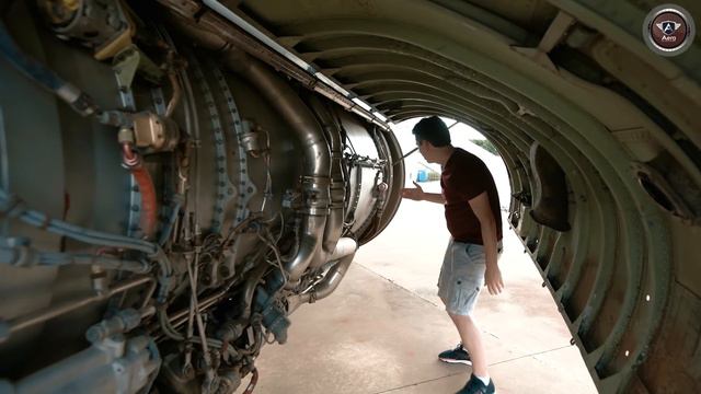 Como funciona o motor do B737-200 e por que ele é diferente dos motores atuais? смотреть онлайн