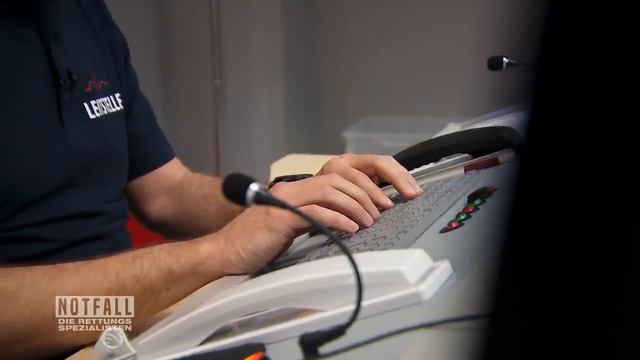 Massenverletzung im Schwimmbad! Giftiges Chlorgas breitet sich aus ☠️ | Die Spezialisten | SAT.1 смотреть онлайн