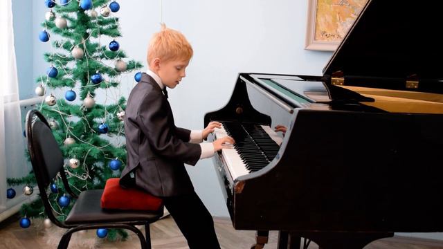 Платонов Миша, 10 лет. Э. Градески, Задиристые буги смотреть онлайн