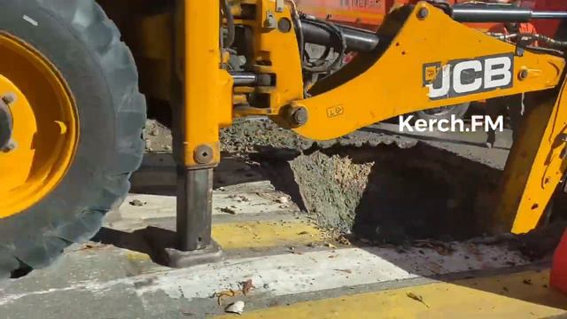 В Керчи на Карла Маркса разрыли дорогу смотреть онлайн