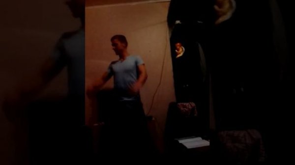 Телку ремнем отшлепали)